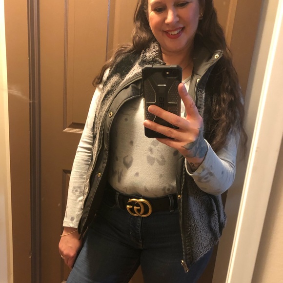 Reversible Green & Faux Fear Vest - Picture 6 of 10